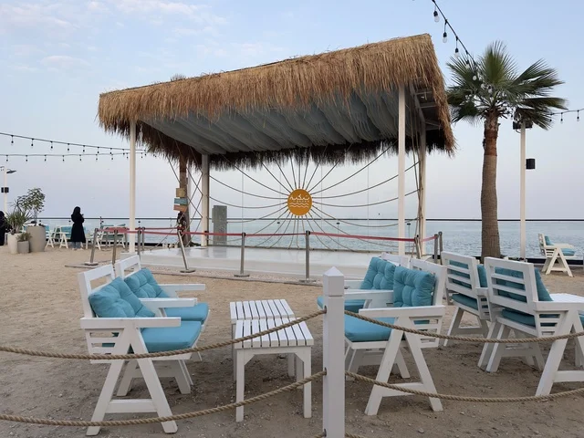 وجهة سياحية وترفيهية بحرية ، تكية بحر فى المنطقه الشرقيه بالدمام يوم ٢٤ من ديسمبر ٢٠٢٥، المملكة العربية السعودية ،  أجواء عائلية مميزة ، مطاعم ومقاهي بإطلالة ساحلية، عروض وأنشطة ترفيهية متنوعة