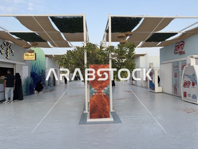 عروض وأنشطة ترفيهية متنوعة،  وجهة سياحية وترفيهية بحرية ، أجواء عائلية مميزة ، مطاعم ومقاهي بإطلالة ساحلية، تكية بحر فى المنطقه الشرقيه بالدمام يوم ٢٤ من ديسمبر ٢٠٢٥، المملكة العربية السعودية