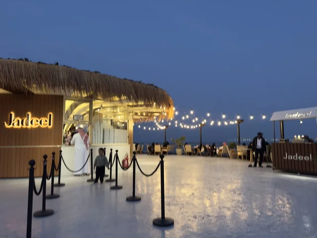 مدخل مقهي جديل فى تكية بحر فى المنطقه الشرقيه بالدمام يوم ٢٤ من ديسمبر ٢٠٢٥، المملكة العربية السعودية  ، عروض وأنشطة ترفيهية متنوعة،  وجهة سياحية وترفيهية بحرية ، أجواء عائلية مميزة ، مطاعم ومقاهي راقية