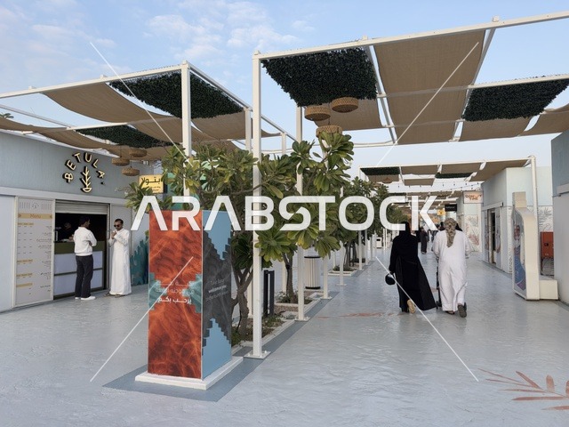 عروض وأنشطة ترفيهية متنوعة فى تكية بحر فى المنطقه الشرقيه بالدمام يوم ٢٤ من ديسمبر ٢٠٢٥، المملكة العربية السعودية  ، وجهة سياحية وترفيهية بحرية ، مطاعم ومقاهي راقية باطلالة ساحلية ، أجواء عائلية مميزة