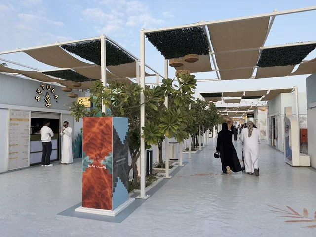 عروض وأنشطة ترفيهية متنوعة فى تكية بحر فى المنطقه الشرقيه بالدمام يوم ٢٤ من ديسمبر ٢٠٢٥، المملكة العربية السعودية  ، وجهة سياحية وترفيهية بحرية ، مطاعم ومقاهي راقية باطلالة ساحلية ، أجواء عائلية مميزة