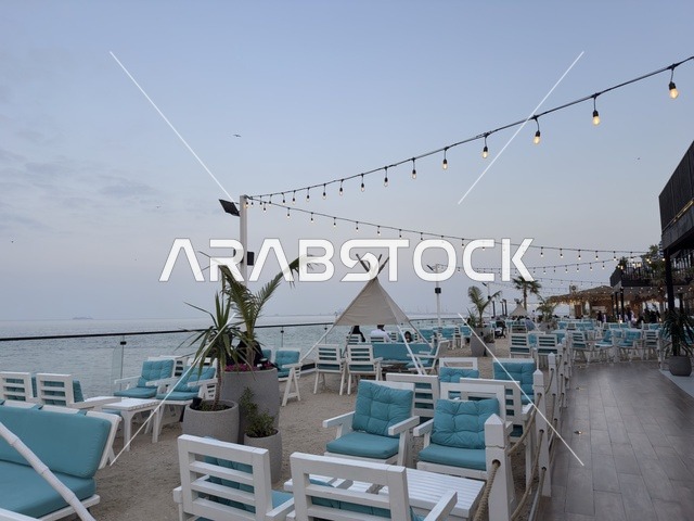 مطاعم ومقاهي بإطلالة ساحلية، تكية بحر فى المنطقه الشرقيه بالدمام يوم ٢٤ من ديسمبر ٢٠٢٥، المملكة العربية السعودية ،  وجهة سياحية وترفيهية بحرية ، أجواء عائلية مميزة ،  عروض وأنشطة ترفيهية متنوعة
