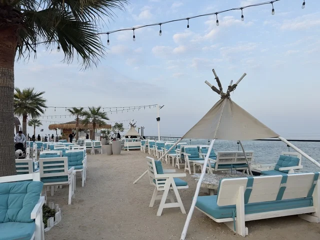 أنشطة ترفيهية متنوعة، أجواء ساحلية راقية فى تكية بحر فى المنطقه الشرقيه بالدمام يوم ٢٤ من ديسمبر ٢٠٢٥، المملكة العربية السعودية  ،  وجهة سياحية وترفيهية بحرية ، مطاعم ومقاهي راقية