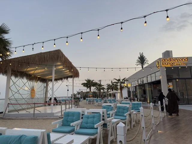 أجواء ساحلية راقية فى  تكية بحر فى المنطقه الشرقيه بالدمام يوم ٢٤ من ديسمبر ٢٠٢٥، المملكة العربية السعودية  ، وجهة سياحية وترفيهية بحرية ،أنشطة ترفيهية ممتعه ، مطاعم ومقاهي متنوعة