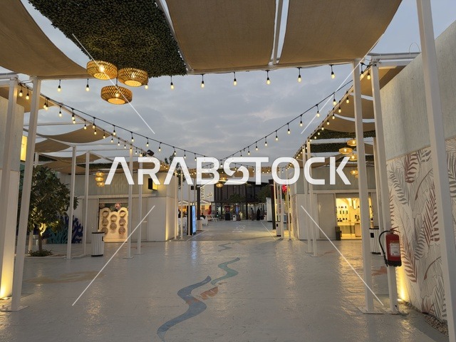 مطاعم ومقاهي متنوعة  فى تكية بحر فى المنطقه الشرقيه بالدمام يوم ٢٤ من ديسمبر ٢٠٢٥، المملكة العربية السعودية  ، وجهة سياحية بحرية ،أنشطة ترفيهية ممتعه ، تجربة استثنائية على ضفاف الساحل