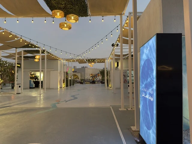 مطاعم ومقاهي متنوعة  فى تكية بحر فى المنطقه الشرقيه بالدمام يوم ٢٤ من ديسمبر ٢٠٢٥، المملكة العربية السعودية  ، وجهة سياحية بحرية ،أنشطة ترفيهية ممتعه ، تجربة استثنائية على ضفاف الساحل