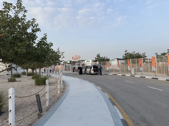 مدخل تكية بحر فى المنطقه الشرقيه بالدمام يوم ٢٤ من ديسمبر ٢٠٢٥، المملكة العربية السعودية  ، أنشطة ترفيهية ممتعه ، تجربة استثنائية على ضفاف الساحل ،وجهة سياحية بحرية ، مطاعم ومقاهي متنوعة