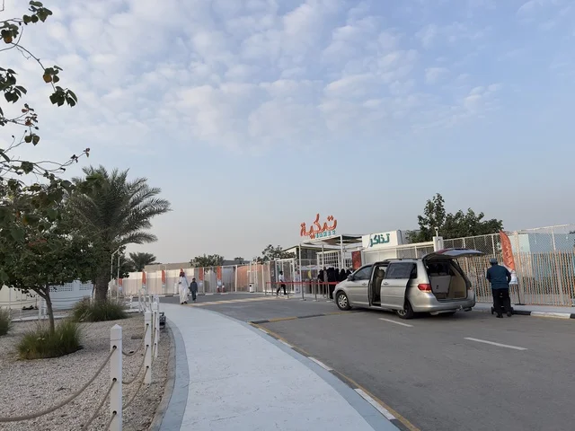 مدخل تكية بحر فى المنطقه الشرقيه بالدمام يوم ٢٤ من ديسمبر ٢٠٢٥، المملكة العربية السعودية  ، أنشطة ترفيهية ممتعه ، تجربة استثنائية على ضفاف الساحل ،وجهة سياحية بحرية ، مطاعم ومقاهي متنوعة