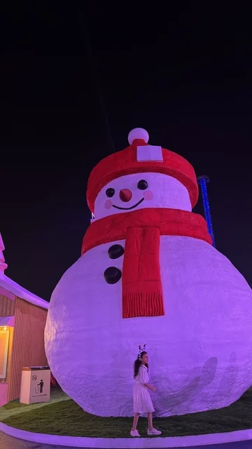 The Hyde Park Winter Festival is from November 14, 2025, to January 1, 2026, part of the Jeddah Season 2025, featuring a giant snowman in Winter Wonderland Jeddah in the Al-Shatea neighborhood near the corniche on King Abdulaziz Road, a major winter entertainment destination.