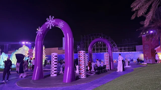 مكان لقضاء وقت ممتع، مهرجان هايد بارك الشتوي من 14 نوفمبر 2025 إلى 1 يناير 2026، فعالية موسم جدة 2025 ، ونتر وندرلاند جدة في حي الشاطئ بالقرب من الكورنيش على طريق الملك عبدالعزيز، وجهة ترفيهية شتوية كبرى