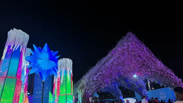 مكان لقضاء وقت ممتع، مهرجان هايد بارك الشتوي من 14 نوفمبر 2025 إلى 1 يناير 2026، فعالية موسم جدة 2025 ، ونتر وندرلاند جدة في حي الشاطئ بالقرب من الكورنيش على طريق الملك عبدالعزيز، وجهة ترفيهية شتوية كبرى