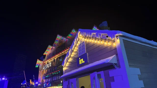 متجر للتسوق في مهرجان هايد بارك الشتوي من 14 نوفمبر 2025 إلى 1 يناير 2026، فعالية موسم جدة 2025 ، ونتر وندرلاند جدة في حي الشاطئ بالقرب من الكورنيش على طريق الملك عبدالعزيز، وجهة ترفيهية شتوية كبرى