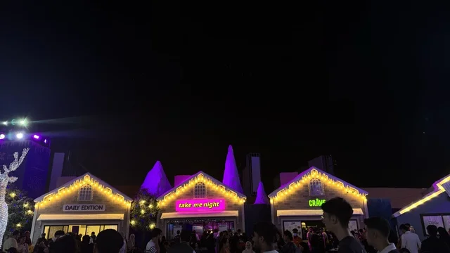 Visitors flocked to Winter Wonderland Jeddah in the Al-Shatea neighborhood near the corniche on King Abdulaziz Road, the Hyde Park Winter Festival from November 14, 2025, to January 1, 2026, part of the Jeddah Season 2025, a major winter entertainment destination.