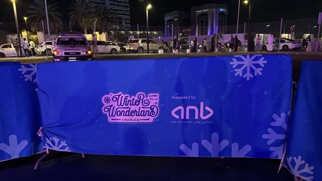 قضاء وقت عائلي ممتع في ونتر وندرلاند جدة في حي الشاطئ بالقرب من الكورنيش على طريق الملك عبدالعزيز، فعالية موسم جدة 2025 ،  مهرجان هايد بارك الشتوي من 14 نوفمبر 2025 إلى 1 يناير 2026، وجهة ترفيهية شتوية كبرى