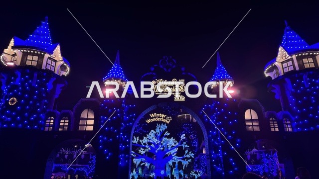 الاضاءة الزرقاءة في ونتر وندرلاند جدة في حي الشاطئ بالقرب من الكورنيش على طريق الملك عبدالعزيز، فعالية موسم جدة 2025 ،  مهرجان هايد بارك الشتوي من 14 نوفمبر 2025 إلى 1 يناير 2026، وجهة ترفيهية شتوية كبرى