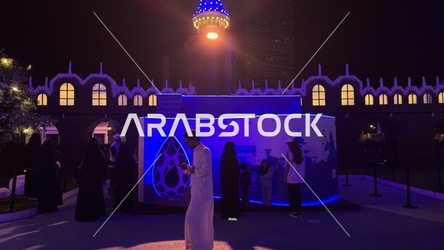 قضاء وقت عائلي ممتع في ونتر وندرلاند جدة في حي الشاطئ بالقرب من الكورنيش على طريق الملك عبدالعزيز، فعالية موسم جدة 2025 ،  مهرجان هايد بارك الشتوي من 14 نوفمبر 2025 إلى 1 يناير 2026، وجهة ترفيهية شتوية كبرى