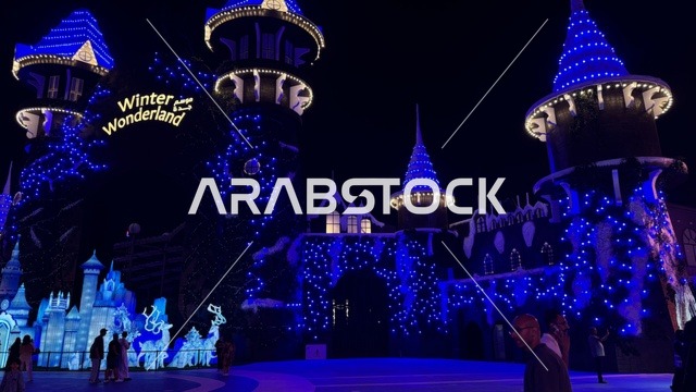 الاضاءة الزرقاءة في ونتر وندرلاند جدة في حي الشاطئ بالقرب من الكورنيش على طريق الملك عبدالعزيز، فعالية موسم جدة 2025 ،  مهرجان هايد بارك الشتوي من 14 نوفمبر 2025 إلى 1 يناير 2026، وجهة ترفيهية شتوية كبرى