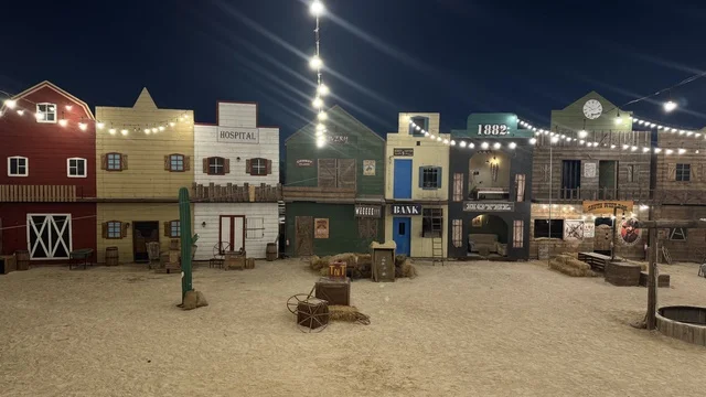 أنشطة متنوعة في الهواء الطلق، مكان لقضاء وقت ممتع في المملكة العربية السعودية، مباني على الطراز الكلاسيكي الغربي، وجهة ترفيهية سياحية، بلدة ساوث ويست (الكاوبوي) في حي الزهراء على طريق الملك عبدالعزيز في مدينة جدة لعام 2025،