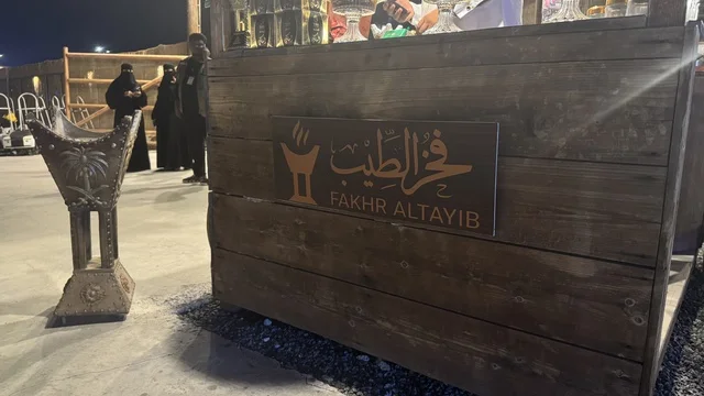 بيع البخور والطيب في بلدة ساوث ويست (الكاوبوي) في حي الزهراء على طريق الملك عبدالعزيز في مدينة جدة لعام 2025، وجهة ترفيهية سياحية، أنشطة متنوعة في الهواء الطلق، مكان لقضاء وقت ممتع في المملكة العربية السعودية، مباني على الطراز الكلاسيكي الغربي