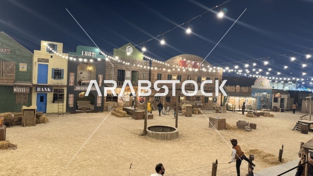 مباني على الطراز الكلاسيكي الغربي،  أنشطة متنوعة في الهواء الطلق، بلدة ساوث ويست (الكاوبوي) في حي الزهراء على طريق الملك عبدالعزيز في مدينة جدة لعام 2025، وجهة ترفيهية سياحية، مكان لقضاء وقت ممتع في المملكة العربية السعودية، ارتداء زي الكاوبوي الامريكية