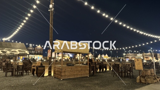 جلسة هادئة في الهواء الطلق، بلدة ساوث ويست (الكاوبوي) في حي الزهراء على طريق الملك عبد العزيز في مدينة جدة لعام 2025، مباني على الطراز الكلاسيكي الغربي، وجهة ترفيهية سياحية، مكان لقضاء وقت ممتع في المملكة العربية السعودية، ارتداء زي الكاوبوي الامريكية