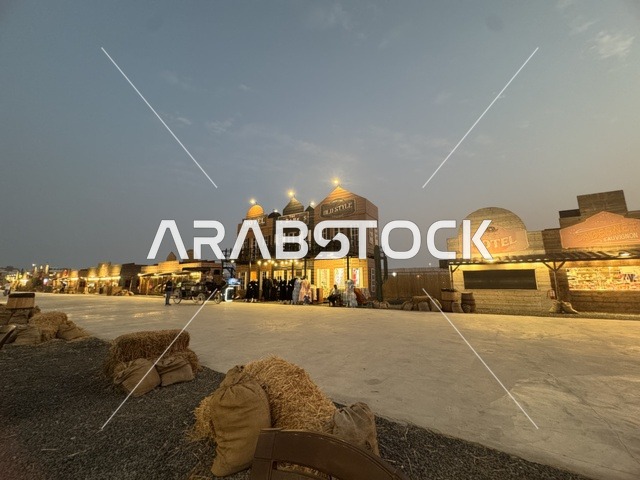 مباني على الطراز الكلاسيكي الغربي، سيارة بشكل عربة خيول تقليدية للتنقل داخل بلدة ساوث ويست (الكاوبوي) في حي الزهراء على طريق الملك عبد العزيز في مدينة جدة لعام 2025، مكان لقضاء وقت ممتع في المملكة العربية السعودية، ارتداء زي الكاوبوي الامريكية