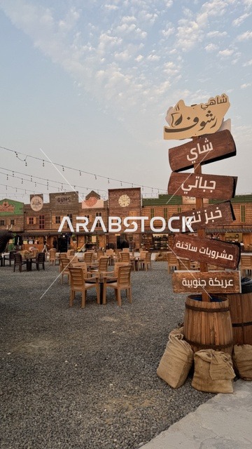 لوحة اعلانية لمتجر فيه في بلدة ساوث ويست (الكاوبوي) في حي الزهراء على طريق الملك عبد العزيز في مدينة جدة لعام 2025، ارتداء زي الكاوبوي الامريكية، وجهه سياحية ترفيهية، مكان لقضاء وقت ممتع في المملكة العربية السعودية، مباني على الطراز الكلاسيكي الغربي