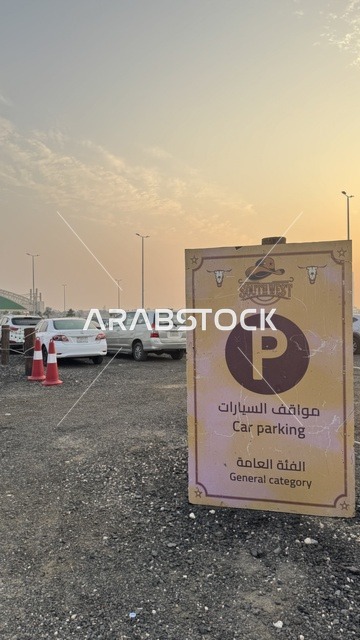مواقف سيارات بلدة ساوث ويست (الكاوبوي) في حي الزهراء على طريق الملك عبد العزيز في مدينة جدة لعام 2025، وجهه سياحية ترفيهية، مكان لقضاء وقت ممتع في المملكة العربية السعودية، مباني على الطراز الكلاسيكي الغربي