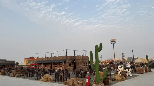 مباني على الطراز الكلاسيكي الغربي، بلدة ساوث ويست (الكاوبوي) في حي الزهراء على طريق الملك عبد العزيز في مدينة جدة لعام 2025، وجهه سياحية ترفيهية، مكان لقضاء وقت ممتع في المملكة العربية السعودية