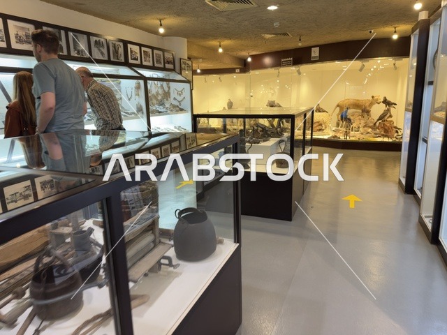 The exhibition of antiques and old utensils inside the Heritage Village Museum on the Corniche of Dammam is a cultural and tourist landmark that combines heritage, restaurants, and cafes, making it a place to enjoy quality time with family in the Kingdom of Saudi Arabia.