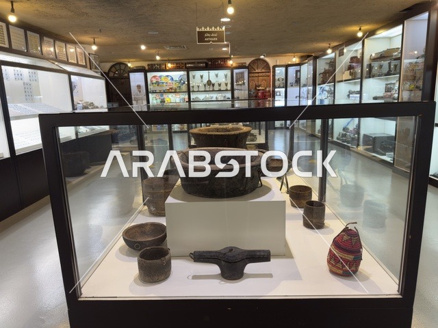 The display of ancient utensils at the Folk Village Museum on the Corniche of Dammam is a cultural and tourist landmark that combines heritage, restaurants, and cafes, making it a place to enjoy quality time with family in the Kingdom of Saudi Arabia.