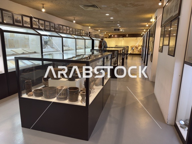 The display of ancient utensils at the Folk Village Museum on the Corniche of Dammam is a cultural and tourist landmark that combines heritage, restaurants, and cafes, making it a place to enjoy quality time with family in the Kingdom of Saudi Arabia.