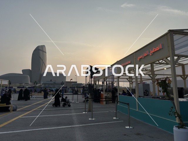 مطاعم مشهورة وعروض طهي حية، تجربة ترفيهية وتعليمية، نكهات عالمية متنوعة، جلسات خارجية ممتعه، مهرجان إثراء للطعام فى الشرقية ، الظهران، المملكة العربية السعودية، يوم 28 من ديسمبر 2025