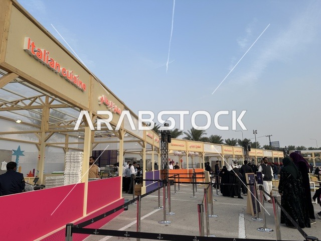 مطاعم مشهورة وعروض طهي حية، تجربة ترفيهية وتعليمية، نكهات عالمية متنوعة، جلسات خارجية ممتعه، مهرجان إثراء للطعام فى الشرقية ، الظهران، المملكة العربية السعودية، يوم 28 من ديسمبر 2025