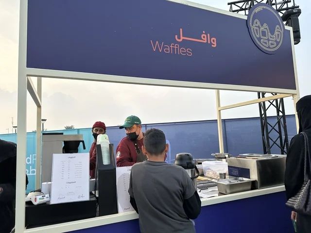 أجواء عائلية وترفيهية،  مطاعم مشهورة وعروض طهي حية، تجربة ترفيهية وتعليمية، نكهات عالمية متنوعة، جلسات خارجية ممتعه، مهرجان إثراء للطعام فى الشرقية ، الظهران، المملكة العربية السعودية، يوم 28 من ديسمبر 2025