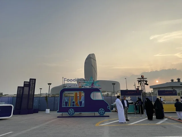 مهرجان للطعام فى حدائق إثراء الخارجية بالظهران، الشرقية ، المملكة العربية السعودية، يوم 28 من ديسمبر 2025 ،أجواء عائلية وترفيهية،  مطاعم مشهورة وعروض طهي حية، تجربة ترفيهية وتعليمية، نكهات عالمية متنوعة، جلسات خارجية ممتعه