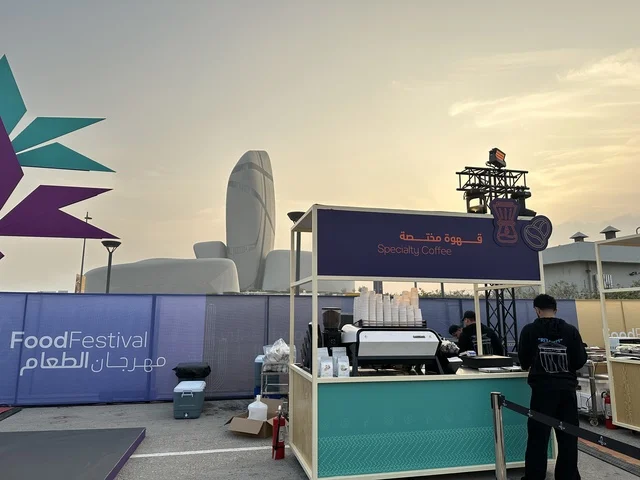 مهرجان للطعام فى حدائق إثراء الخارجية بالظهران، الشرقية ، المملكة العربية السعودية، يوم 28 من ديسمبر 2025 ،أجواء عائلية وترفيهية،  مطاعم مشهورة وعروض طهي حية، تجربة ترفيهية وتعليمية، نكهات عالمية متنوعة، جلسات خارجية ممتعه