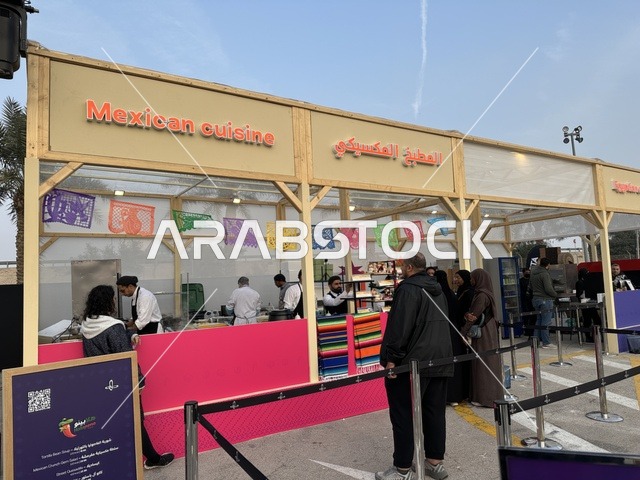 عروض طهي حية فى مهرجان للطعام فى حدائق إثراء الخارجية بالظهران، الشرقية ، المملكة العربية السعودية، يوم 28 من ديسمبر 2025 ،أجواء عائلية وترفيهية، تجربة ترفيهية وتعليمية،  نكهات عالمية متنوعة، جلسات خارجية ممتعه