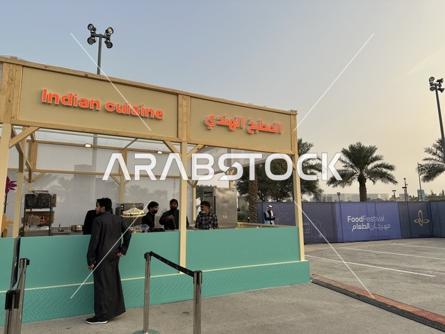 مطاعم دولية ومحلية فى مهرجان للطعام فى حدائق إثراء الخارجية بالظهران، الشرقية ، المملكة العربية السعودية، يوم 28 من ديسمبر 2025 ،أجواء عائلية وترفيهية، تجربة ترفيهية وتعليمية،  نكهات عالمية متنوعة، جلسات خارجية ممتعه