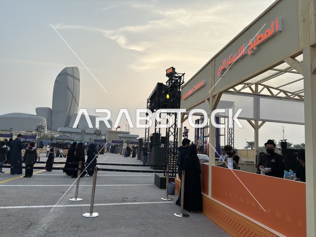 مطاعم دولية ومحلية فى مهرجان للطعام فى حدائق إثراء الخارجية بالظهران، الشرقية ، المملكة العربية السعودية، يوم 28 من ديسمبر 2025 ،أجواء عائلية وترفيهية، تجربة ترفيهية وتعليمية،  نكهات عالمية متنوعة، جلسات خارجية ممتعه