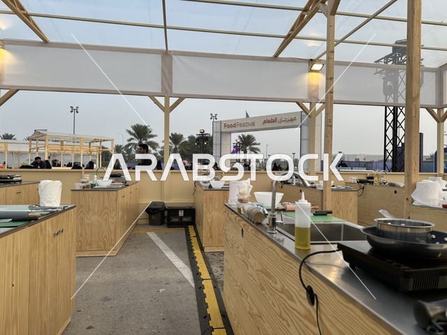 تجربة الطهي فى مهرجان للطعام فى حدائق إثراء الخارجية بالظهران، الشرقية ، المملكة العربية السعودية، يوم 28 من ديسمبر 2025 ،أجواء عائلية وترفيهية، تجربة ترفيهية وتعليمية، مطاعم دولية ومحلية ، نكهات عالمية متنوعة، جلسات خارجية ممتعه