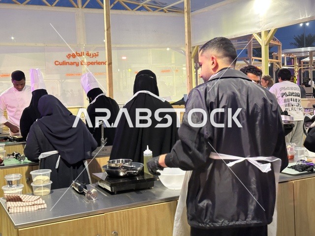 نكهات عالمية متنوعة فى مهرجان للطعام فى حدائق إثراء الخارجية بالظهران، الشرقية ، المملكة العربية السعودية، يوم 28 من ديسمبر 2025 ،أجواء عائلية وترفيهية، تجربة ترفيهية وتعليمية، مطاعم دولية ومحلية ، جلسات خارجية ممتعه