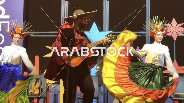عرض موسيقي و رقصة فلكلورية  فى مهرجان للطعام فى حدائق إثراء الخارجية بالظهران، الشرقية ، المملكة العربية السعودية، يوم 28 من ديسمبر 2025 ،أجواء عائلية وترفيهية، تجربة ترفيهية وتعليمية، مطاعم دولية ومحلية ، جلسات خارجية ممتعه