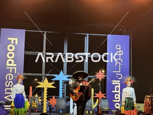 عرض موسيقي و رقصة فلكلورية  فى مهرجان للطعام فى حدائق إثراء الخارجية بالظهران، الشرقية ، المملكة العربية السعودية، يوم 28 من ديسمبر 2025 ،أجواء عائلية وترفيهية، تجربة ترفيهية وتعليمية، مطاعم دولية ومحلية ، جلسات خارجية ممتعه