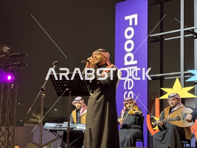 جلسات خارجية ممتعه، عرض موسيقي غنائي فى مهرجان للطعام فى حدائق إثراء الخارجية بالظهران، الشرقية ، المملكة العربية السعودية، يوم 28 من ديسمبر 2025 ،أجواء عائلية وترفيهية، تجربة ترفيهية وتعليمية، مطاعم دولية ومحلية