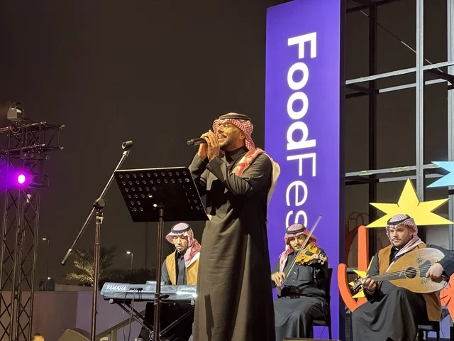 Enjoyable outdoor sessions, a musical performance at a food festival in the outdoor gardens of Ithra in Dhahran, Eastern Province, Saudi Arabia, on December 28, 2025. Family-friendly and entertaining atmosphere, an entertaining and educational experience, international and local restaurants.