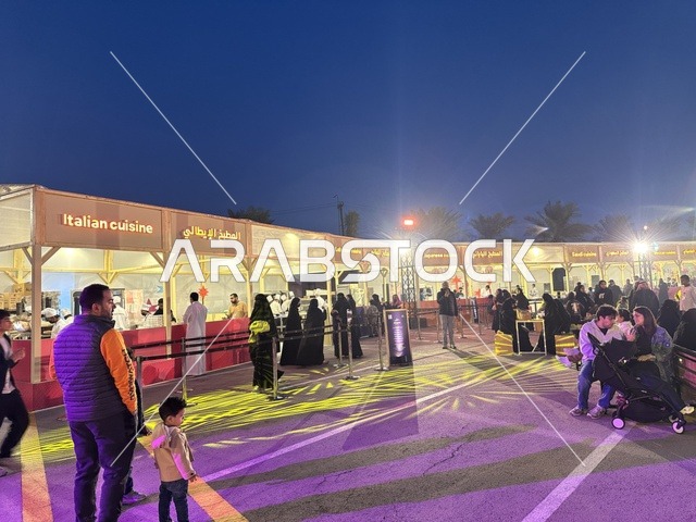 مطابخ دولية ومحلية فى مهرجان للطعام فى حدائق إثراء الخارجية بالظهران، الشرقية ، المملكة العربية السعودية، يوم 28 من ديسمبر 2025 ،أجواء عائلية وترفيهية، تجربة ترفيهية وتعليمية، جلسات خارجية ممتعه