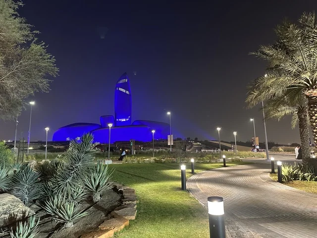 حدائق مركز الملك عبدالعزيز الثقافي العالمي (إثراء) المقام بها مهرجان للطعام ، الشرقية ، المملكة العربية السعودية، يوم 28 من ديسمبر 2025 ،أجواء عائلية وترفيهية،  مطابخ دولية ومحلية ، تجربة ترفيهية وتعليمية، جلسات خارجية ممتعه، مطابخ دولية ومحلية