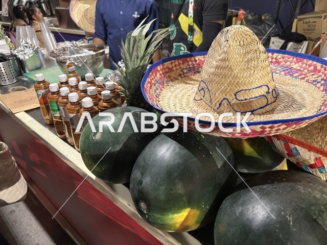 المطعم المكسيكي فى مهرجان للطعام فى حدائق إثراء الخارجية بالظهران، الشرقية ، المملكة العربية السعودية، يوم 28 من ديسمبر 2025 ،أجواء عائلية وترفيهية،  جلسات خارجية ممتعه،  تجربة ترفيهية وتعليمية، مطاعم دولية ومحلية