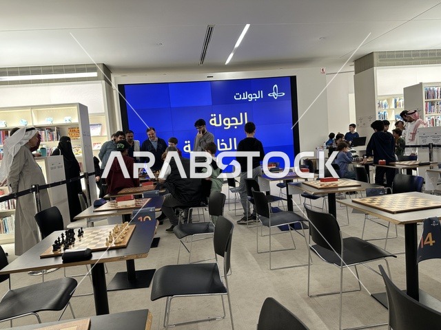 نشاط للشطرنج فى مهرجان للطعام فى حدائق إثراء الخارجية بالظهران، الشرقية ، المملكة العربية السعودية، يوم 28 من ديسمبر 2025 ،أجواء عائلية وترفيهية،  جلسات خارجية ممتعه، تجربة طعام عالمية، معالم ترفيهية وتعليمية، مطاعم دولية ومحلية